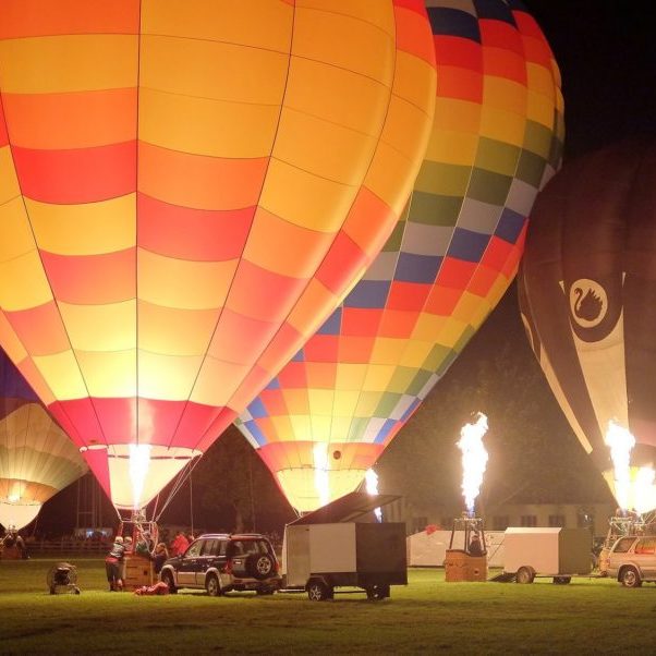 hot-air-balloons-906305_1920